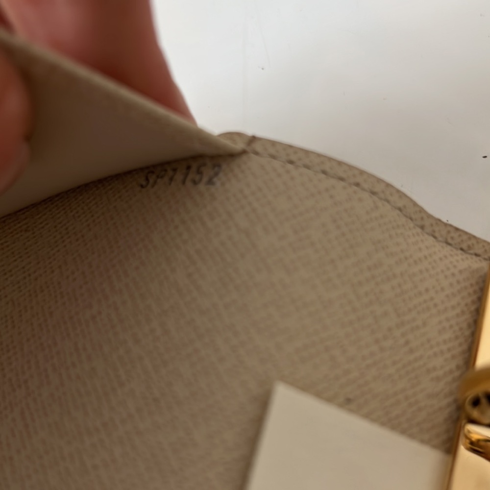 Louis Vuitton Agenda - Picture 5 of 6